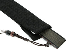 画像をギャラリービューアに読み込む, 扇子 男性用 袋付き セット 黒地 ブラウン 翠嵐 無地 檜垣 チャーム付き 綿 竹 木箱入り メンズ 父の日 プレゼント ギフト おしゃれ 紳士 男性 せんす 扇子袋 セット 和装小物 夏 3237S KZ