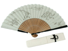 画像をギャラリービューアに読み込む, 扇子 男性用 袋付き セット グレーベージュ地 茶 黒 透かし 鳥獣戯画 絹 竹 和紙 麻 レザー 木箱入り メンズ 父の日 プレゼント ギフト おしゃれ 紳士 男性 せんす 扇子袋 セット 和装小物 夏 3155S KZ