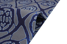 画像をギャラリービューアに読み込む, 竺仙 浴衣 反物 単品 綿 コーマ 注染 グレー地 紺 幾何学柄 細川クレヤー キングサイズ 男性 メンズ 大人 ゆかた ブランド 老舗 ちくせん 日本製 和装 和服 浴衣反物 CSワク セール対象外 送料無料