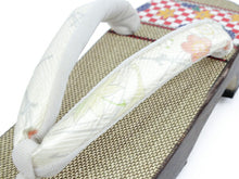 画像をギャラリービューアに読み込む, 下駄 レディース 浴衣 ゲタ フリーサイズ 右近 布張 紅葉 菊 市松 土台 白 梅 鼻緒 痛くない 歩きやすい かかと低め 和服 和装 着物 女性用 日本製 kdニチ