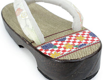 画像をギャラリービューアに読み込む, 下駄 レディース 浴衣 ゲタ フリーサイズ 右近 布張 紅葉 菊 市松 土台 白 梅 鼻緒 痛くない 歩きやすい かかと低め 和服 和装 着物 女性用 日本製 kdニチ