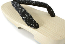 画像をギャラリービューアに読み込む, 下駄 単品 メンズ 浴衣 甚平 ゲタ フリーサイズ 右近 白木 土台 ネイビー 白 七宝 鼻緒 日本製 桐げた ブランド 痛くない 歩きやすい かかと低め 和服 和装 着物 サンダル 男性 紳士 大人 夏 tbウラ