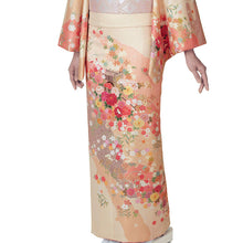 画像をギャラリービューアに読み込む, 洗える着物 訪問着 セット 18点フルセット 薄オレンジ地 雪輪に御所車柄 フリー サイズ アッシュエル HL 訪問着 袋帯 長襦袢 草履 バッグ 着付け小物一式 白足袋 和装 和服 レディース 着物 セット フォ