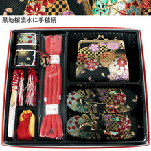 画像をギャラリービューアに読み込む, 七五三 はこせこセット 7歳 草履 バッグ 総柄 桜 花 手毬 黒 金 赤 緑 ピンク 白 女の子 子供 送料無料 帯締め 丸ぐけ 箱せこ 筥迫 かんざし 7点 21cm かかと セール対象外 KZ wgにく SDGs