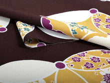 画像をギャラリービューアに読み込む, 洗える着物 セット レディース セミオーダー 反物 小紋 名古屋帯 帯揚げ 帯締め 4点 袷 単衣 着物 セット SS S M L LL フリー サイズ 茶 花 七宝 きもの 矢絣 梅 九寸 証紙 佐々木染織 永楽屋 コラボ レトロ アンティークデザイン 古典 和装 和服 送料無料 セール対象外