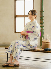 画像をギャラリービューアに読み込む, 浴衣 セット レディース 3点 セット 4柄 フリーサイズ 2023 レトロ 古典 モダン 浴衣セット 女性 大人 花火大会 夏祭り ゆかた 帯 下駄 セット ホワイト ブルー 牡丹 菊 桜 雪輪 麻の葉 矢羽 流水 20代 30代 和装 和服 半幅帯