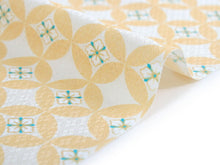 画像をギャラリービューアに読み込む, 正絹 小紋 反物 丹後ちりめん フルオーダー 仕立て付き 湯のし付き 着物 和装 和服 薄ベージュ 黄 七宝 花菱 着尺 単品 袷 単衣 女性 レディース 送料無料 hbオフ