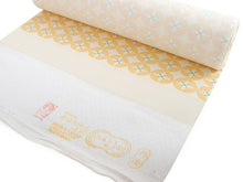 画像をギャラリービューアに読み込む, 正絹 小紋 反物 丹後ちりめん フルオーダー 仕立て付き 湯のし付き 着物 和装 和服 薄ベージュ 黄 七宝 花菱 着尺 単品 袷 単衣 女性 レディース 送料無料 hbオフ