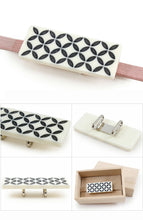 画像をギャラリービューアに読み込む, 帯留め 単品 長方形 七宝 市松 格子 白 金 ゴールド おしゃれ パーツ 小紋 カジュアル 普段着用 三分紐を通すタイプ 粋 シンプル 古典柄 和装小物 帯留 帯どめ 着物 和服 和装 箱入り 帯飾り KZ wgわく