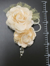 画像をギャラリービューアに読み込む, 髪飾り 成人式 卒業式 結婚式 袴 振袖 シャンパンベージュ 薔薇 パール コーム 和装 和服 着物 浴衣 髪留め コサージュ ヘアアクセサリー ウラ