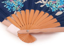 画像をギャラリービューアに読み込む, 扇子 女性用 袋付き セット 紺 あじさい 綿 コットン 箱入り レディース 母の日 プレゼント ギフト おしゃれ 普段使いに 婦人用 女性 レディース せんす 扇子袋 和装小物 夏