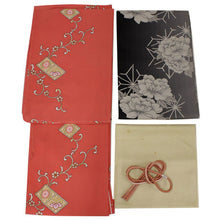 画像をギャラリービューアに読み込む, 洗える着物 単衣 4点セット フリーサイズ サーモンピンク 菱 菊 唐草 小紋 黒地 名古屋帯 帯あげ 帯〆 古典柄 上品 レディース 女性 きもの 和装 和服 送料無料 あす楽 初夏 初秋