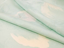 画像をギャラリービューアに読み込む, 着物 反物 正絹小紋反物 ライトグリーン地 洋花 本手染蝋纈 フルオーダーお仕立て付き 手縫い仕立て 丹後ちりめん 水撚ちりめん 小紋 着物反物 着物 和装 和服 レディース 女性