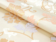 画像をギャラリービューアに読み込む, 袋帯 単品 正絹 六通柄 未使用 仕立て付き 洒落 六通 西陣織 箔屋清兵衛 陰山織物謹製 証紙付き クリーム地 唐花唐草柄 ふくろ帯 女性 レディース 着物 和装 和服 訪問着 付け下げ 色無地 伝統工芸 高級 吉祥文 おしゃれ