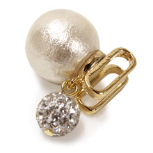 画像をギャラリービューアに読み込む, 帯留 コットンパール 1粒 ホワイト 白 14ミリ ラインストーン チャーム付き 単品 三分紐を通す シンプル エレガント 可愛い 帯留め 帯どめ 軽量 小紋 洒落着 色無地 パーティー クリスマス お正月 和装小物 着物 和服 和装 帯飾り MIZUHO 日本製 KZ