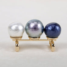 画像をギャラリービューアに読み込む, 帯留 コットンパール 3粒 ブルー系 3連 単品 三分紐を通す シンプル エレガント 可愛い 帯留め 帯どめ 軽量 小紋 洒落着 色無地 パーティー クリスマス お正月 和装小物 着物 和服 和装 帯飾り MIZUHO 日本製 KZ