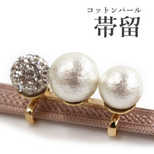 画像をギャラリービューアに読み込む, 帯留 コットンパール 3粒 ホワイト ラインストーン 3連 単品 三分紐を通す シンプル エレガント 可愛い 帯留め 帯どめ 軽量 小紋 洒落着 色無地 パーティー クリスマス お正月 和装小物 着物 和服 和装 帯飾り MIZUHO 日本製 KZ