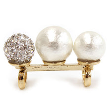 画像をギャラリービューアに読み込む, 帯留 コットンパール 3粒 ホワイト ラインストーン 3連 単品 三分紐を通す シンプル エレガント 可愛い 帯留め 帯どめ 軽量 小紋 洒落着 色無地 パーティー クリスマス お正月 和装小物 着物 和服 和装 帯飾り MIZUHO 日本製 KZ
