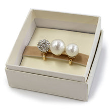 画像をギャラリービューアに読み込む, 帯留 コットンパール 3粒 ホワイト ラインストーン 3連 単品 三分紐を通す シンプル エレガント 可愛い 帯留め 帯どめ 軽量 小紋 洒落着 色無地 パーティー クリスマス お正月 和装小物 着物 和服 和装 帯飾り MIZUHO 日本製 KZ