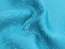 画像をギャラリービューアに読み込む, 洗える 色無地 着物 反物 レディース セミオーダー 仕立て付 紋意匠 XS S M L XL サイズ 袷 単衣 無地 青 エメブルー色 鳳凰 地紋 百華 MOMOKA レトロ 結婚式 卒業式 卒園式 和装 和服 女性 小紋 送料無料 きもの 羽織 コート KZ