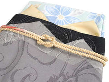 画像をギャラリービューアに読み込む, 洗える着物 コーディネートセット 袷 名古屋帯 正絹帯揚げ帯締め Lサイズ 4点セット 小紋 レディース 女性 淡緑地 大輪花柄 着物 黒・グレー地 花唐草柄 帯 帯あげ 帯〆 プレタ 和装 和服 きものセット 送料無料 あす