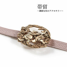 画像をギャラリービューアに読み込む, 帯留 鳥獣戯画 カエル うさぎ 追いかけっこ 単品 三分紐を通す シンプル 和 可愛い 帯留め 帯どめ 軽量 小紋 洒落着 色無地 パーティー クリスマス お正月 和装小物 着物 和服 和装 帯飾り SUU 日本製 アクセサリー KZ