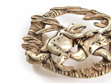 画像をギャラリービューアに読み込む, 帯留 鳥獣戯画 カエル うさぎ 追いかけっこ 単品 三分紐を通す シンプル 和 可愛い 帯留め 帯どめ 軽量 小紋 洒落着 色無地 パーティー クリスマス お正月 和装小物 着物 和服 和装 帯飾り SUU 日本製 アクセサリー KZ