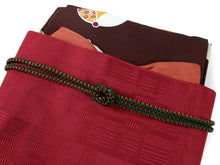 画像をギャラリービューアに読み込む, 洗える着物 コーディネートセット 袷 名古屋帯 正絹帯揚げ帯締め フリーサイズ 4点セット 小紋 レディース 女性 永楽屋 栗茶地 花七宝柄 着物 深赤地 カスレ地紋柄 帯 帯あげ 帯〆 プレタ ブランド 和装 和服 きものセ