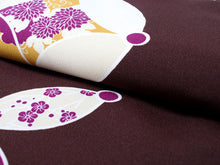 画像をギャラリービューアに読み込む, 洗える着物 コーディネートセット 袷 名古屋帯 正絹帯揚げ帯締め フリーサイズ 4点セット 小紋 レディース 女性 永楽屋 栗茶地 花七宝柄 着物 深赤地 カスレ地紋柄 帯 帯あげ 帯〆 プレタ ブランド 和装 和服 きものセ