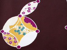 画像をギャラリービューアに読み込む, 洗える着物 コーディネートセット 袷 名古屋帯 正絹帯揚げ帯締め フリーサイズ 4点セット 小紋 レディース 女性 永楽屋 栗茶地 花七宝柄 着物 深赤地 カスレ地紋柄 帯 帯あげ 帯〆 プレタ ブランド 和装 和服 きものセ