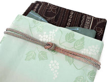 画像をギャラリービューアに読み込む, 洗える着物 コーディネートセット 袷 名古屋帯 正絹帯揚げ帯締め フリーサイズ 4点セット 小紋 レディース 女性 ハナエモリ 焦げ茶地 更紗柄 着物 薄緑地 葡萄柄 帯 帯あげ 帯〆 プレタ ブランド 和装 和服 きものセッ