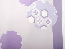 画像をギャラリービューアに読み込む, 洗える着物 コーディネートセット 袷 名古屋帯 正絹帯揚げ帯締め フリーサイズ 4点セット 小紋 レディース 女性 ハナエモリ 薄紫地 雪輪柄 着物 淡い緑地 幾何学柄 帯 帯あげ 帯〆 プレタ ブランド 和装 和服 きものセット 送料無料