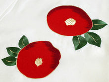 画像をギャラリービューアに読み込む, 卒業式 二尺袖 着物 袴用 単品 オフホワイト 赤 椿 刺繍 紋意匠 フリーサイズ ショート丈 大学生 小学生 ジュニア 購入 販売 着物のみ 2尺袖 和装 和服 洗える着物 大人 女性 レディース 送料無料