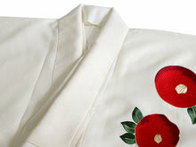 画像をギャラリービューアに読み込む, 卒業式 二尺袖 着物 袴用 単品 オフホワイト 赤 椿 刺繍 紋意匠 フリーサイズ ショート丈 大学生 小学生 ジュニア 購入 販売 着物のみ 2尺袖 和装 和服 洗える着物 大人 女性 レディース 送料無料