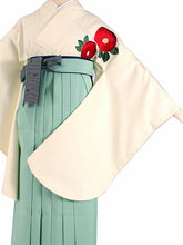 画像をギャラリービューアに読み込む, 袴セット オフホワイト椿色無地刺繍 ペールグリーン 袴 卒業式 袴セット 二尺袖 大学生 学生 小学生 女の子 ジュニア 女性 謝恩会 販売 送料無料 和装 和服