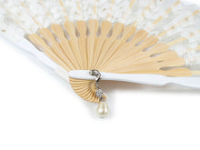 画像をギャラリービューアに読み込む, 扇子 扇子袋 2点セット レディース 白 花柄レース スワロフスキーチャーム 箱入り エコ ギフト プレゼント 春 夏 母の日 婦人 女性 女 綿 ナイロン 京扇子 せんす あす楽