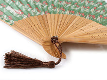 画像をギャラリービューアに読み込む, 扇子 女性用 単品 緑地 花柄 竹久夢二 レディース エコ ギフト プレゼント 贈り物 春 夏 母の日 婦人 女性 女 絹 シルク SILK 大正ロマン レトロ 京扇子 せんす 小物 雑貨 あす楽