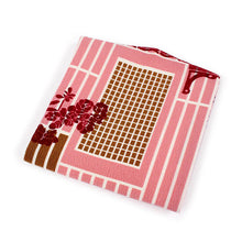 画像をギャラリービューアに読み込む, マスクケース 立体マスク 抗菌 日本製 濃ピンク地 花草幾何学柄 持ち運び 携帯 マスクポーチ おしゃれ 収納ケース 布 布製 清潔 コンパクト 折りたたみ 食事 和柄 2つ折り あす楽