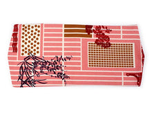 画像をギャラリービューアに読み込む, マスクケース 立体マスク 抗菌 日本製 濃ピンク地 花草幾何学柄 持ち運び 携帯 マスクポーチ おしゃれ 収納ケース 布 布製 清潔 コンパクト 折りたたみ 食事 和柄 2つ折り あす楽