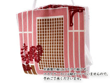 画像をギャラリービューアに読み込む, マスクケース 立体マスク 抗菌 日本製 濃ピンク地 花草幾何学柄 持ち運び 携帯 マスクポーチ おしゃれ 収納ケース 布 布製 清潔 コンパクト 折りたたみ 食事 和柄 2つ折り あす楽