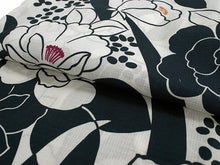 画像をギャラリービューアに読み込む, 浴衣 単品 レディース オフホワイト地濃紺椿と萩柄 フリーサイズ 浴衣のみ 浴衣単品 2022 大人 ゆかた 粋 レトロ モダン 和装 和服 女性 夏祭り 花火大会
