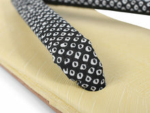 画像をギャラリービューアに読み込む, メンズ雪駄 男性 フリーサイズ 25.5 26.0 26.5 27.0 黒地鹿の子柄鼻緒 和装小物 履物 着物 和服 和装 紳士用 メンズ