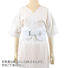 画像をギャラリービューアに読み込む, メッシュ腰パッド 夏用 着物 補正 ベルト付き 白 夏向き 暑さ対策 軽い 涼やか ウエストパット 補正パット ヒップパット ワンタッチベルト 着崩れ防止 補整 夏 着物 きもの 着付け小物 和装 浴衣 ゆかた あす楽 ネコポス便発送可能