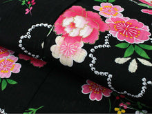画像をギャラリービューアに読み込む, 子供浴衣 女の子 2点セット 100cm 黒地 牡丹 桜 鹿の子 菊 萩 花束 3歳 4歳 綿 キッズ 女児 子供 夏 夏休み 夏祭り 綿 レトロ 古典 ゆかた ゆかた帯 兵児帯 へこ帯 和装 和服 こども ジュニア