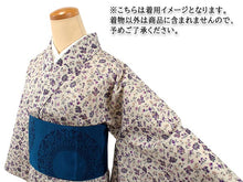 画像をギャラリービューアに読み込む, 洗える着物 単衣 小紋 綿 フリーサイズ 仕立て上がり 単品 小花柄シリーズ 薄ベージュグレー地 紫系 小花尽くし 女性 レディース 和装 和服 きもの プレタ 春 秋 きもの カジュアル 可愛い 普段着 送料無料 あす楽