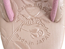 画像をギャラリービューアに読み込む, カレンブロッソ 草履 単品 S M L ピンクベージュ台 バラ柄 鼻緒 型押し レディース カフェ草履 菱屋 Calen Blosso ゾウリ カフェぞうり 女性用 カジュアル 日本製 履物 着物 きもの 和装小物