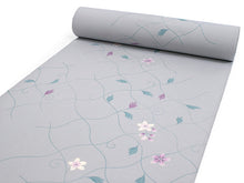 画像をギャラリービューアに読み込む, 洗える着物 セミオーダー付き 反物 単品 ハナエモリ 薄グレー地に花・変わり蔓柄 XS・S・M・L・XLサイズから選べる 上品 レディース 女性 小紋 和装 和服 袷 単衣 きもの 羽織 コート 送料無料