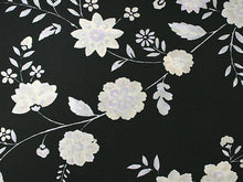 画像をギャラリービューアに読み込む, 洗える着物 セミオーダー付き 反物 単品 ハナエモリ 黒地に花模様柄 XS・S・M・L・XLサイズから選べる 上品 レディース 女性 小紋 和装 和服 袷 単衣 きもの 羽織 コート 送料無料