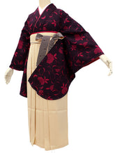 画像をギャラリービューアに読み込む, 卒業式 二尺袖 着物 袴用 単品 紫色 忍冬柄 フリーサイズ ショート丈 大学生 小学生 ジュニア 購入販売 着物のみ 2尺袖 和装 和服 洗える着物 大人 女性 レディース 送料無料