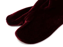 画像をギャラリービューアに読み込む, 足袋 ベロア 冬 秋 5カラー フリーサイズ オフホワイト ブラック ブラウン エンジ パープル ストレッチ 口ゴム 色足袋 足袋カバー おしゃれ たび 着付け小物 和装小物 着物 和服 レディース
